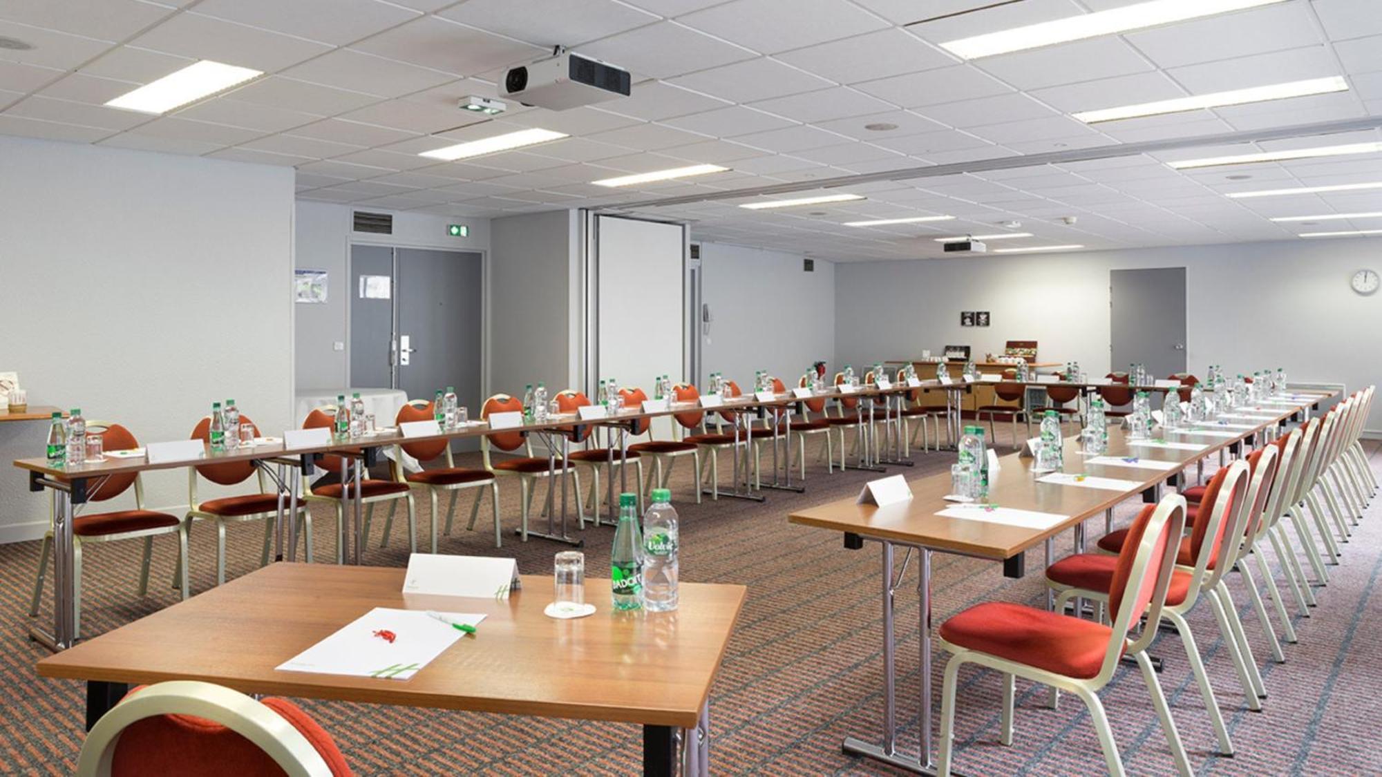 Holiday Inn Clermont Ferrand Centre By Ihg Экстерьер фото